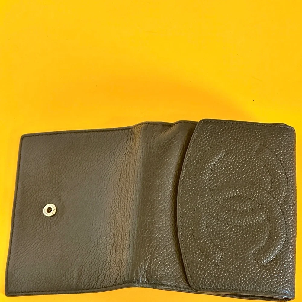 Chanel Black Wallet The Caviar Skin 4x4 Compact bifold wallet in good condition. - Picture 5 of 13